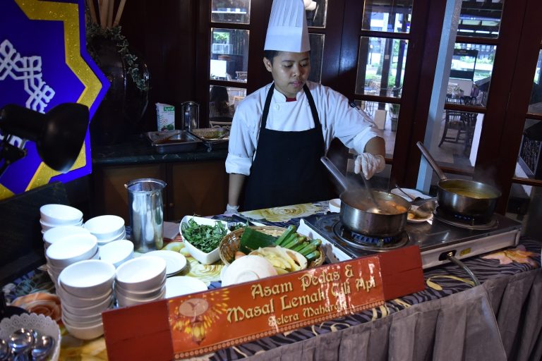 Buka Puasa in Bazaar-like setting at Pulai Springs Resort