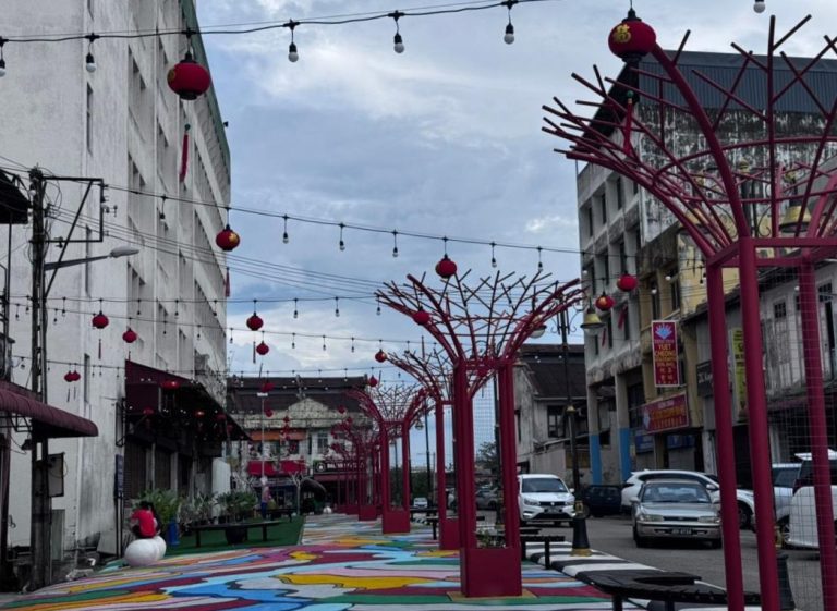 Segamat Lights Up for CNY with Inaugural Lanterns Display by Council