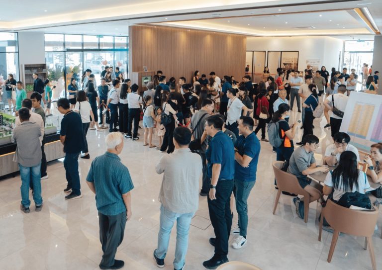 Strong Turnout at WM Senibong’s Crest@Austin Sales Gallery Opening