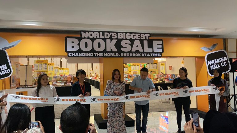 Marina Ibrahim, Johor State Assemblywoman for Skudai, officiated the launch of the Big Bad Wolf Book Sale Johor Bahru 2025