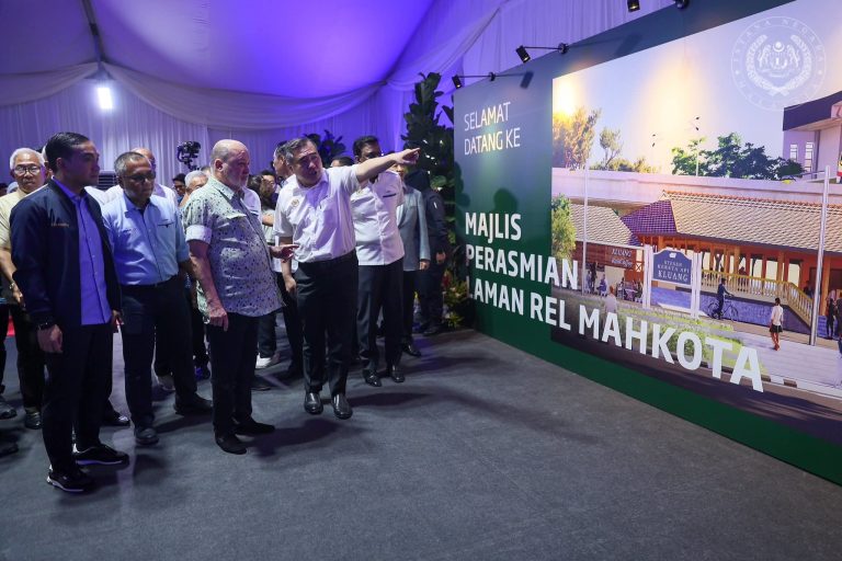 King of Malaysia Officiated ‘Laman Rel Mahkota’