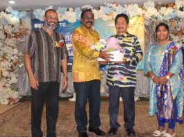 From the left, James Issachar, Chairman of Shechinah Association Johor Bahru, M. Soorian – Advisor & Chairman of Jobada, Dato’ Fellowship Ismail Karim, President of Dewan Teraju Perniagaan & Usahawan Bumiputera Negeri Johor, Member of Majlis Diraja Johor, and former Johor State Secretary, Stephanie Sriranjini – Shechinah Organising Committee