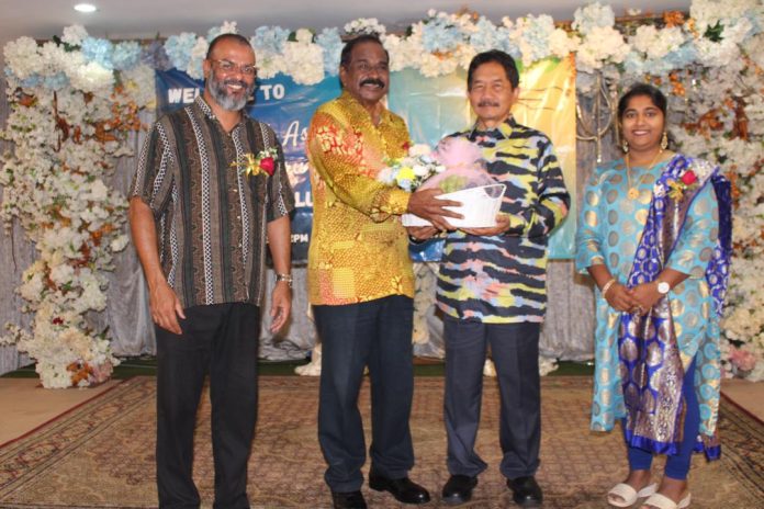 From the left, James Issachar, Chairman of Shechinah Association Johor Bahru, M. Soorian – Advisor & Chairman of Jobada, Dato’ Fellowship Ismail Karim, President of Dewan Teraju Perniagaan & Usahawan Bumiputera Negeri Johor, Member of Majlis Diraja Johor, and former Johor State Secretary, Stephanie Sriranjini – Shechinah Organising Committee