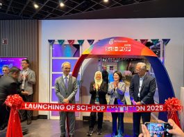 Sci-Pop Launch at Petrosains, The Discovery Centre. (from left to right - H.E. Yeo Seung-bae, Siti Azlina, Han Hyung-joo, Ezarisma)