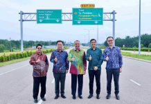 UEM Sunrise Opens Gerbang Nusajaya Interchange, Strengthens JS-SEZ Connectivity in Iskandar Puteri Hasrin Kamal Hashim, Mayor of the Iskandar Puteri City Council (MBIP), Dato’ Seri Utama Ir. Hasni Mohammad advisor for economics and investment for Johor, Dato’ Mohd Jafni Md Shukor, Chairman of Johor State Housing and Local Government Committee, Shaharul Farez Hassan, Managing Director and Chief Executive Officer of UEM Sunrise Berhad and Marc Lee, Director of Leisure Farm