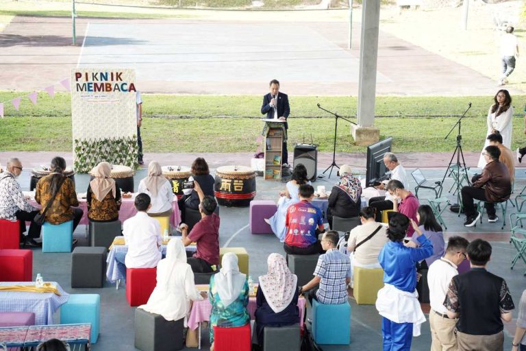 Collaborative Reading Initiative Attracts 250 Participants