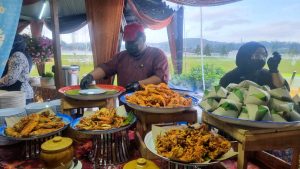 Nasi Lemak pandan with deep-fried prawns, crabs, squids to pair with 