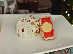 Éclat de Lune’s Rose Lychee Snow skin Mooncake