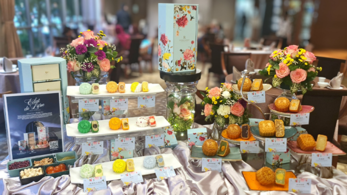 Renaissance Johor Bahru Hotel’s mooncake, Éclat de Lune, presented at Wan Li Chinese Restaurant