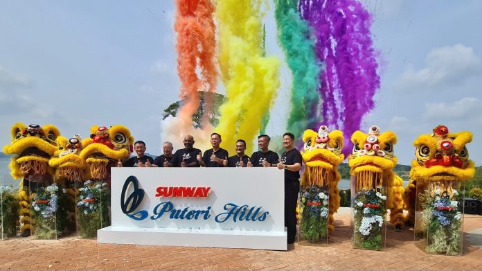 Sunway Puteri Hills Launch Chief Executive Officer of Sunway Property (Southern Region) and Sunway City Iskandar Puteri with HC Chan, Group Managing Director of Sunway Malls, at the officiation of the Sunway Puteri Hills