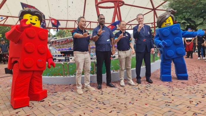 From L to R: Darhim Dali Hashim, Group Chief Executive Officer, Destination Resorts and Hotels (DRH), P.Pannir Selvam, Chairman of the State Committee for National Unity, Heritage and Culture, CS Lim, Vice President of LEGOLAND Malaysia Resort and Alistair Edwards, Chief Operating Officer, of Johor Darul Ta'zim FC (JDT)