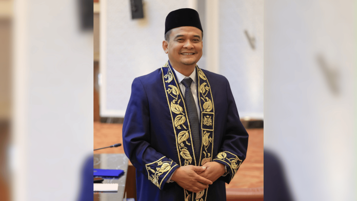 Datuk Zahari Sarip as Speaker for the 16th Johor State Legislative Assembly-Image credits Zahari Sarip Facebook page