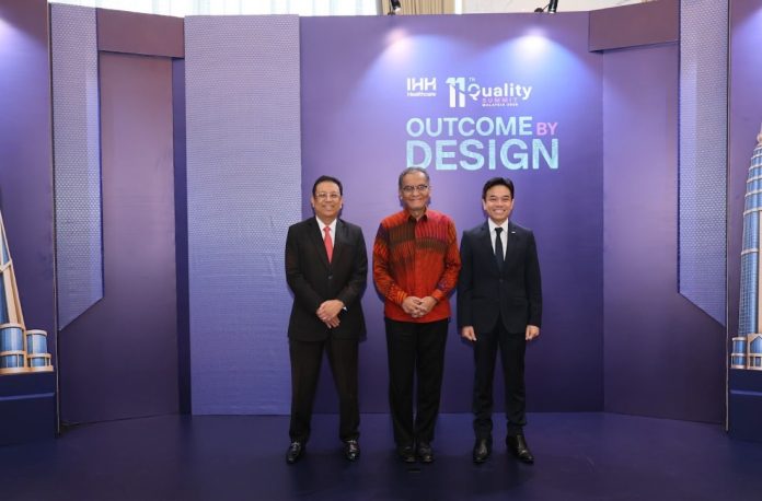 From left to right, Tan Sri Dr Nik Norzrul Thani bin N Hassan Thani, Chairman of IHH Healthcare, Datuk Seri Haji Dr. Dzulkefly bin Ahmad, Minister of Health, Malaysia, and Dr Kamal Amzan, Chief Executive Officer of IHH Healthcare Malaysia